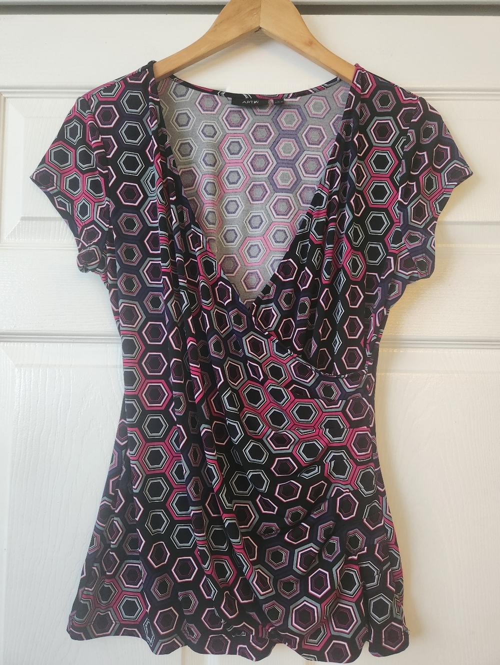 Apt. 9 Black Short-Sleeve Geometric Wrap Top with Pink Accents - Women's Large